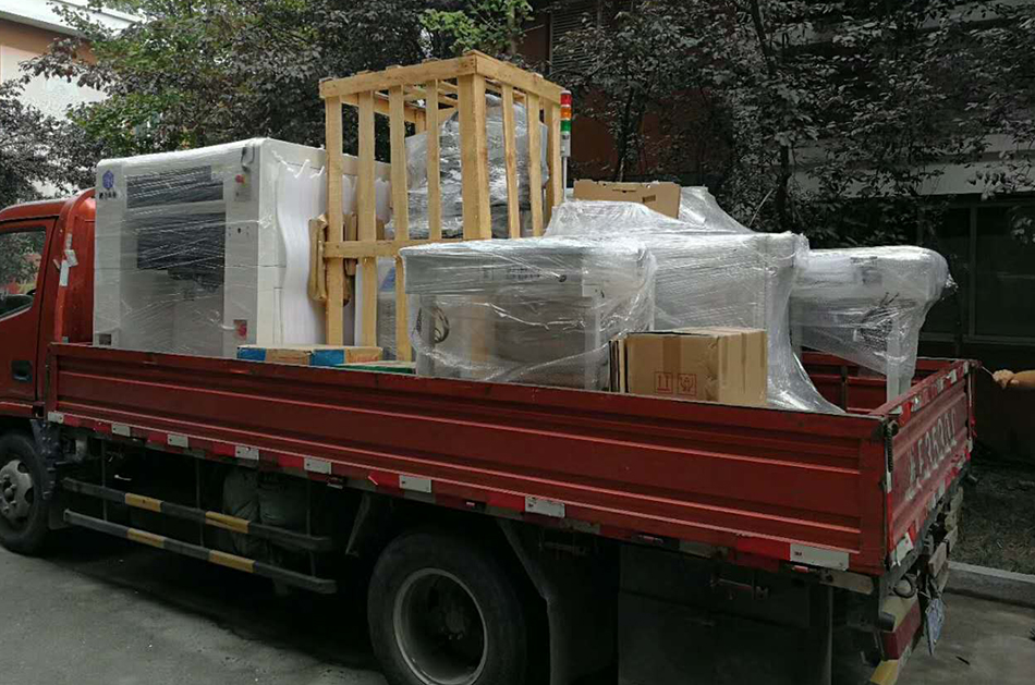 天長客戶SMT設(shè)備專車送貨，貨到上門安裝調(diào)試