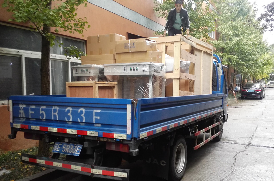 常州客戶SMT設(shè)備專車送貨，貨到上門安裝調(diào)試