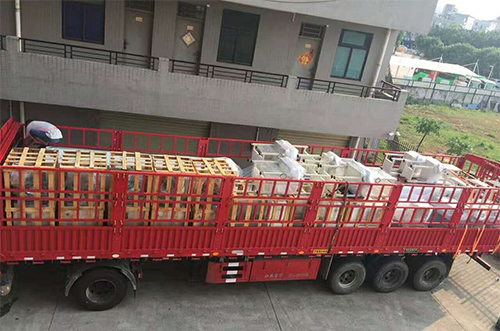 湖州客戶SMT設(shè)備專車送貨，貨到上門安裝調(diào)試