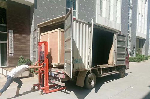 南昌客戶SMT設(shè)備專車送貨，貨到上門安裝調(diào)試