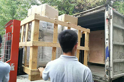 鎮(zhèn)江客戶SMT設備專車送貨，貨到上門安裝調(diào)試