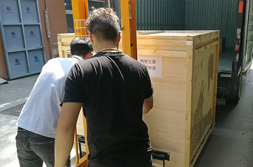 山東客戶SMT設(shè)備專車送貨，貨到上門安裝調(diào)試