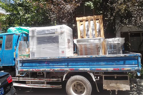 淮南客戶SMT設(shè)備專車送貨，貨到上門安裝調(diào)試