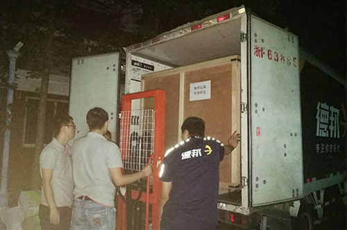 四川客戶(hù)SMT設(shè)備專(zhuān)車(chē)送貨，貨到上門(mén)安裝調(diào)試