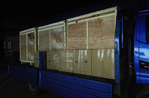 湖南客戶SMT設(shè)備專車送貨，貨到上門安裝調(diào)試