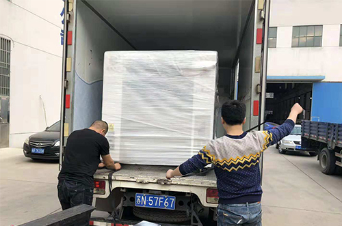 蘇州客戶SMT設(shè)備專車送貨，貨到上門安裝調(diào)試