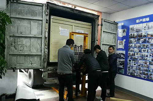 蚌埠客戶SMT設備專車送貨，貨到上門安裝調試