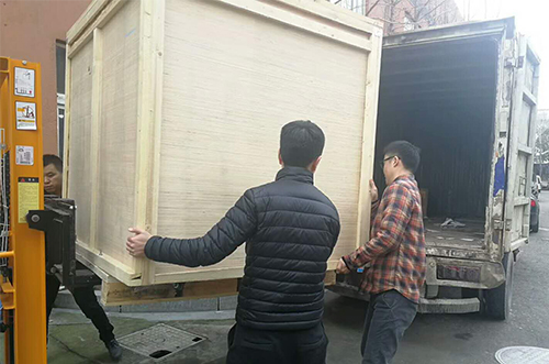 麗水客戶SMT設(shè)備專車送貨，貨到上門安裝調(diào)試