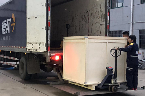 寧德客戶SMT設(shè)備專車送貨，貨到上門安裝調(diào)試