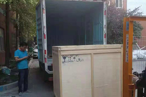 河南周口客戶SMT設備專車送貨，貨到上門安裝調(diào)